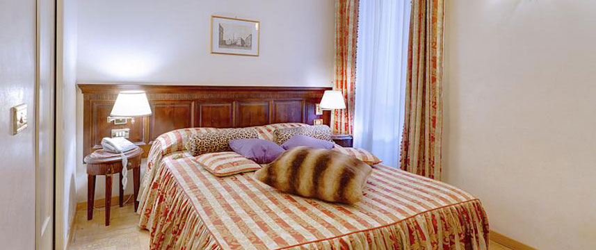 L`Hotel Cinquantatre - Room Double L`Hotel Cinquantatre - Room Double